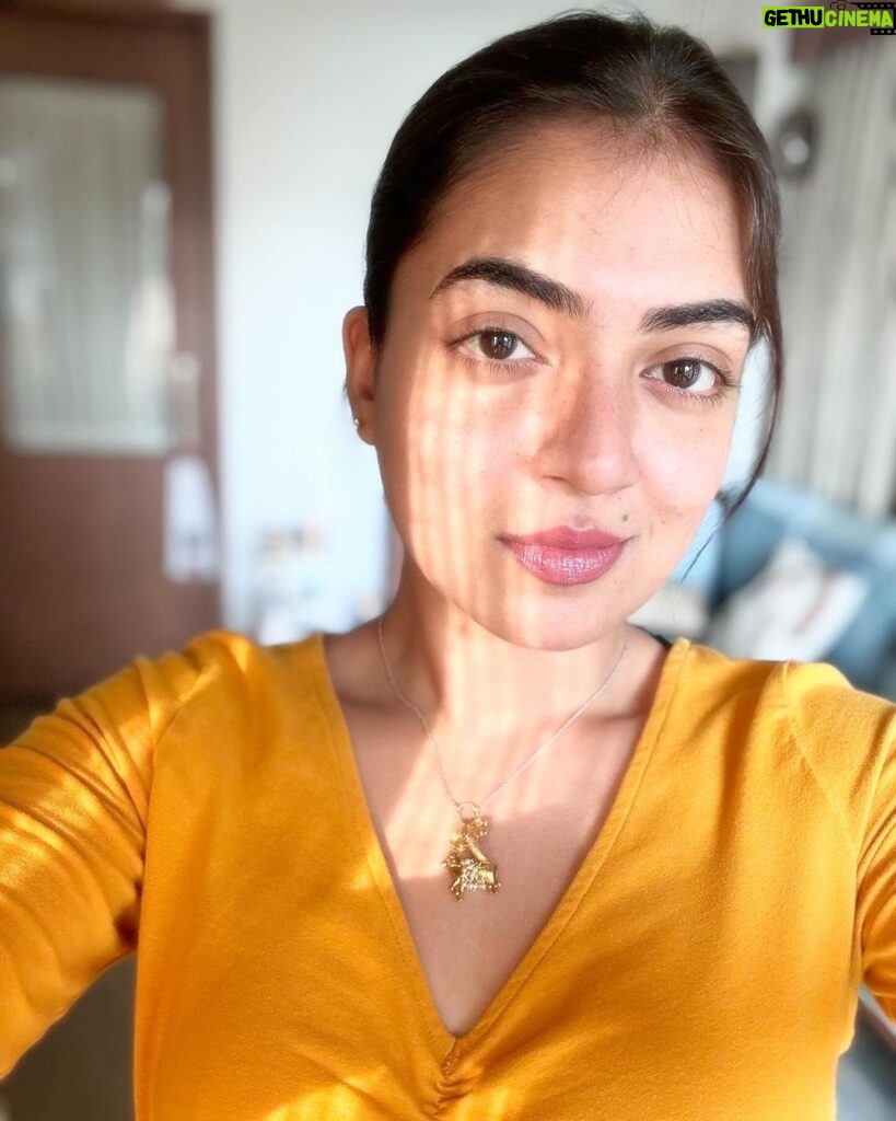 Nazriya Nazim Instagram - Sun,freckles n me ……👀☺