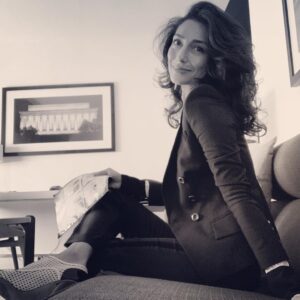 Necar Zadegan Instagram - In D.C., talking about international children’s literacy, grateful to be working with USAID on lifting children’s imaginations. Didn’t get to sightsee this time, but I had one pic with the Lincoln memorial pictured on the wall behind me! #beginswithbooks
