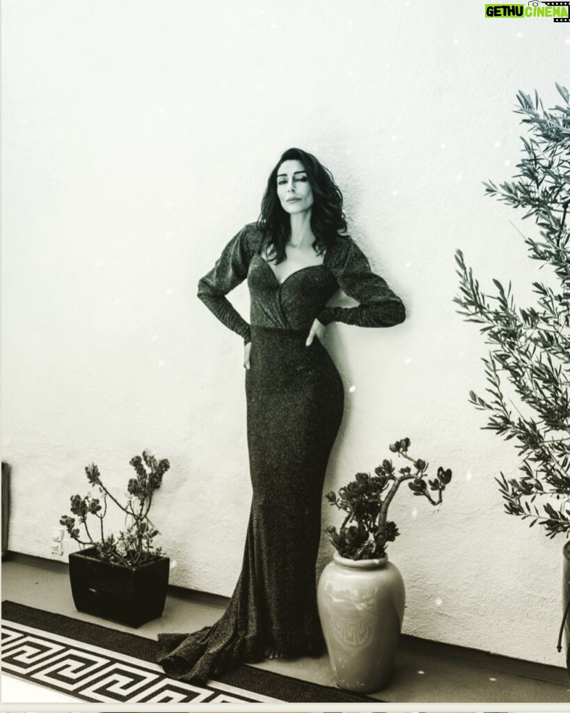 Necar Zadegan Instagram - We could be anywhere..... For @regardmag with @dimitryl, thank u for including me in this beautiful feature🙏🏽🌺 @missvalnoble