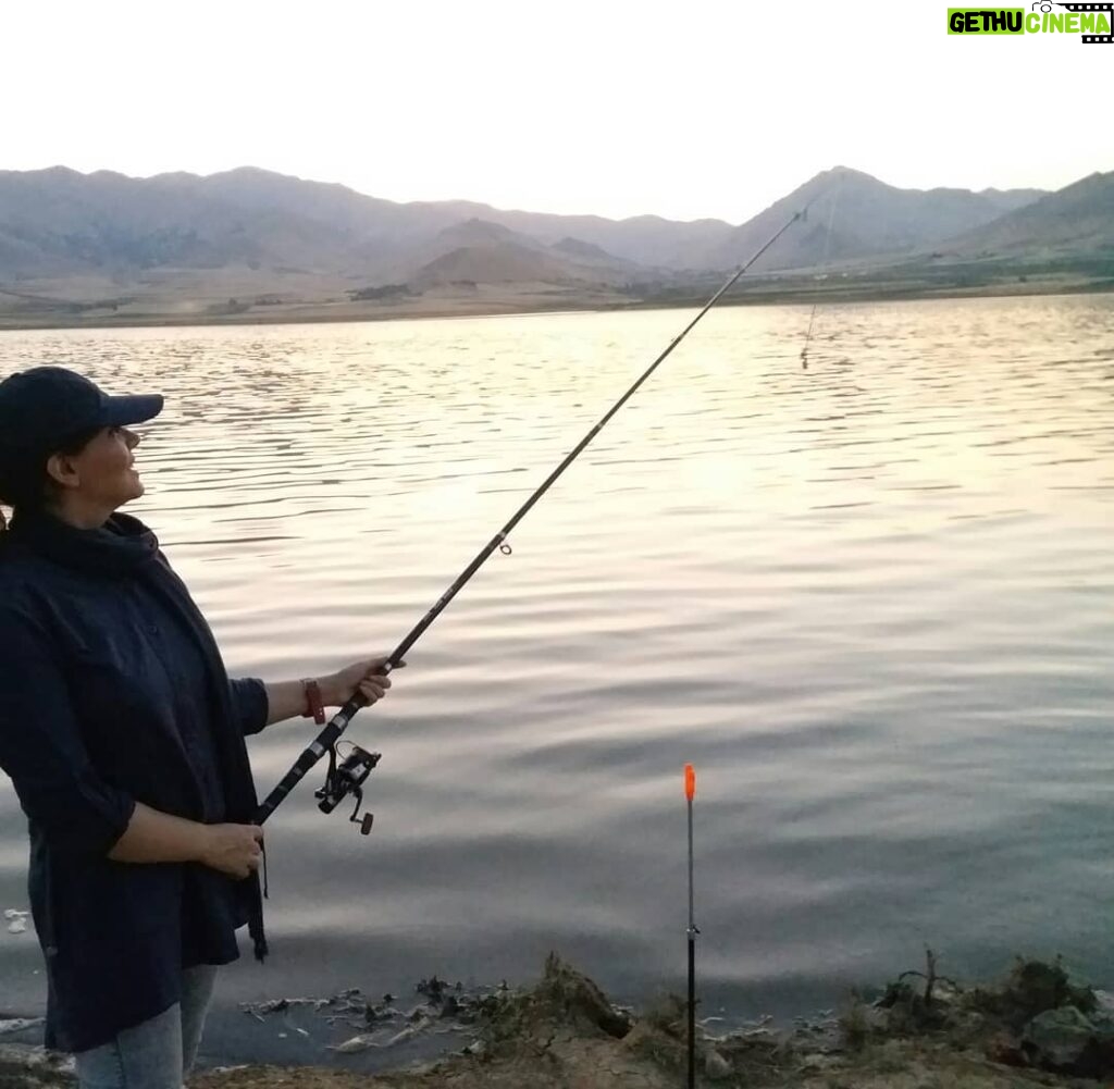 Neda Ghasemi Instagram - . من صید دیگری نشوم وحشی توام #ندا_قاسمی #neda_ghasemi #وحشی_بافقی #fishingday #سد_جامیشان