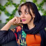 Neda Ghasemi Instagram – وقتی خودمو باوردارم دنیا رنگی و قشنگ و آسونه..
وقتایی که گیج و گُمم و خودمو گم میکنم تموم درها بسته میشن و دیگه هیچی آسون نیست.. 

همه چیز به من بستگی داره.. 
فقط باید حواسم باشه
 
#ندا_قاسمی 

پ.ن: عکس رو یه دوستی که خیلی عزیزه گرفته💫