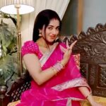 Neeharika Roy Instagram - Posted @withregram • @zeetv Ab kaise Radha ko hum bhi samjhaayein, unke iss andaaz par ho gaye hain hum fida! 🥰 #RadhaMohan #ZeeTVReels #ZeeOnTheGoReels #neeharikaroy @theneeharikaroyofficial