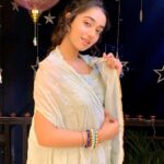 Neeharika Roy Instagram - Kesariya 💚 . #neeharikaroy