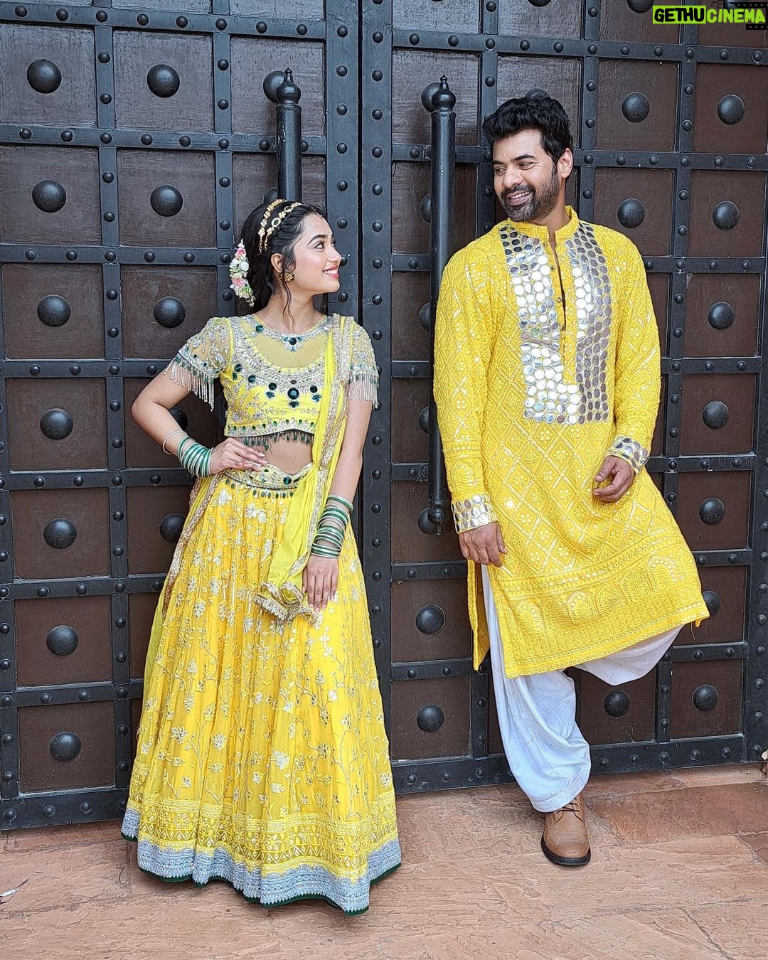 Neeharika Roy - 25.6K Likes - Kesariya tera ishq hai piya🌼...
.
#neeharikaroy #radha #mohan #pyaarkapehlanaamradhamohan #zra2022 #kesariya #zeetv