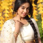 Neeharika Roy Instagram – Live in the Sunshine☀️
.
.
.
.
📸- @siddheshpawarphotogrphy 

#neeharikaroy #radha #radhamohan #zeetv Kusum sarovara