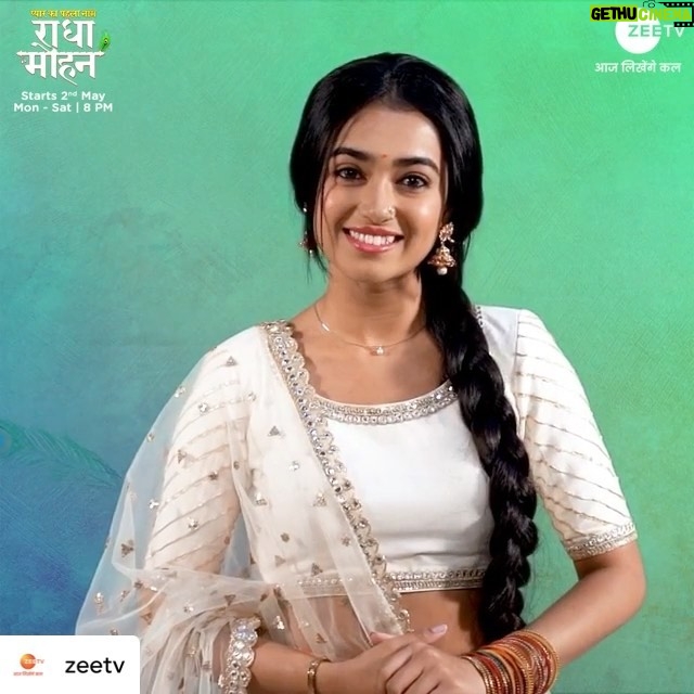 Neeharika Roy Instagram - Posted @withregram • @zeetv Bachpan se basakar rakha hai mann mein jisne, Mohan ko ek vishwaas ki tarah. Aa rahi hai aap sabka pyaar jeetne, Barsana ki woh Radha. Dekhiye #PyarKaPehlaNaamRadhaMohan, 2nd May se, Mon-Sat, raat 8 baje, sirf #ZeeTV par. #RadhaMohan #RadhaSeMulaqaat @theneeharikaroyofficial @shabirahluwalia