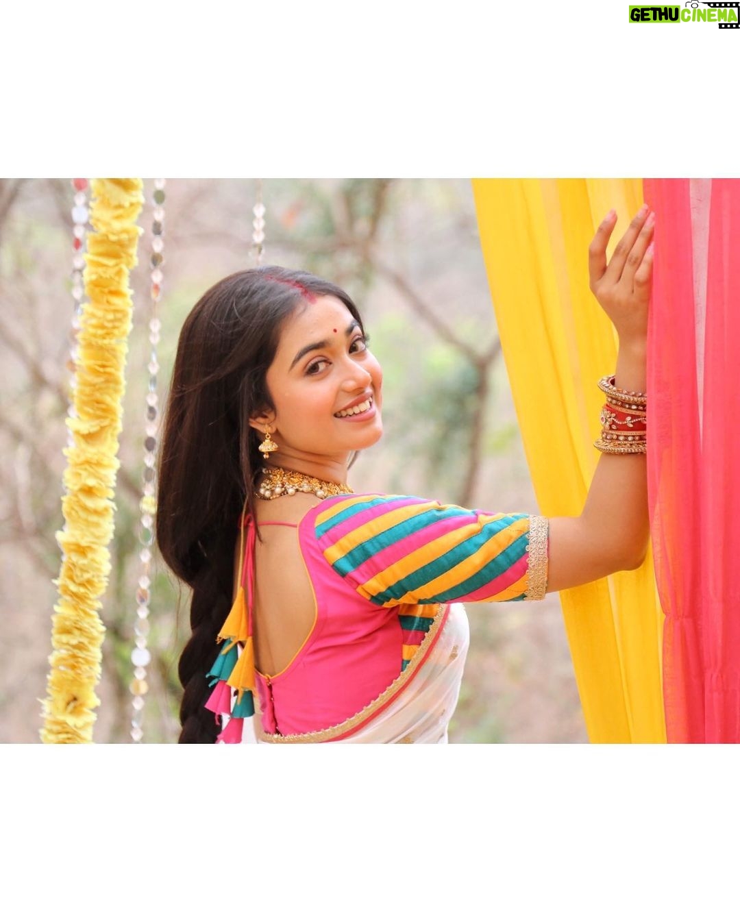 Neeharika Roy - 36.3K Likes - हमें तुम बिन, कोई जंचता नहीं, हम क्या करें,
तुम्ही कह दो, अब ऐ जानेवफ़ा, हम क्या करें 💐
#neeharikaroy #radha #holi #bts