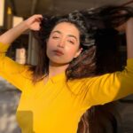 Neeharika Roy Instagram - Saying Hello with Yellow 🙋🏻‍♀️ #neeharikaroy #sunkissed #yellow #mood