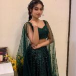 Neeharika Roy Instagram - Feeling grand in green 💚💫 #neeharikaroy #itaawards2022 #redcarpet #starplus #newyear #party Filmcity Goregaon