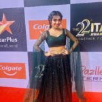 Neeharika Roy Instagram - Feeling grand in green 💚💫 #neeharikaroy #itaawards2022 #redcarpet #starplus #newyear #party Filmcity Goregaon
