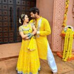 Neeharika Roy Instagram - Kesariya tera ishq hai piya🌼... . #neeharikaroy #radha #mohan #pyaarkapehlanaamradhamohan #zra2022 #kesariya #zeetv Sets in the City