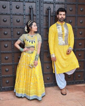 Neeharika Roy Instagram - Kesariya tera ishq hai piya🌼...

.
#neeharikaroy #radha #mohan #pyaarkapehlanaamradhamohan #zra2022 #kesariya #zeetv