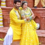 Neeharika Roy Instagram - Kesariya tera ishq hai piya🌼... . #neeharikaroy #radha #mohan #pyaarkapehlanaamradhamohan #zra2022 #kesariya #zeetv Sets in the City