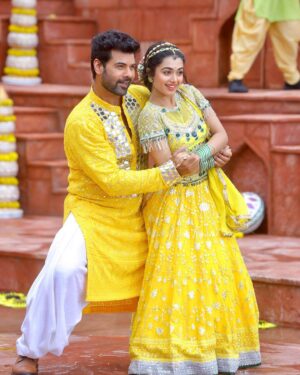 Neeharika Roy Instagram - Kesariya tera ishq hai piya🌼...

.
#neeharikaroy #radha #mohan #pyaarkapehlanaamradhamohan #zra2022 #kesariya #zeetv