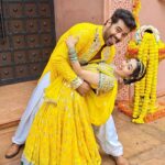 Neeharika Roy Instagram - Kesariya tera ishq hai piya🌼... . #neeharikaroy #radha #mohan #pyaarkapehlanaamradhamohan #zra2022 #kesariya #zeetv Sets in the City