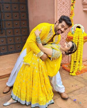 Neeharika Roy Instagram - Kesariya tera ishq hai piya🌼...

.
#neeharikaroy #radha #mohan #pyaarkapehlanaamradhamohan #zra2022 #kesariya #zeetv