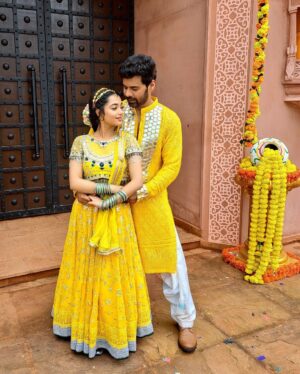 Neeharika Roy Instagram - Kesariya tera ishq hai piya🌼...

.
#neeharikaroy #radha #mohan #pyaarkapehlanaamradhamohan #zra2022 #kesariya #zeetv