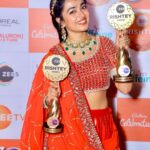Neeharika Roy Instagram - Winning an award is always an amazing moment of life ... Specially ZEE RISHTEY AWARDS❤️ 🌟BEST NAYI JODI 🌟BEST NAYA SADASYA - FEMALE Winning this award would not have been possible without the support of my Parents and our wonderful people from @studiolsd_ ... These are the people from whom I have derived the strength to overcome challenges to perform better at every stage. I’m Thankful to @studiolsd TEAM PYAAR KA PEHLA NAAM - RADHA MOHAN ❤️ @zeetv @zee5shows