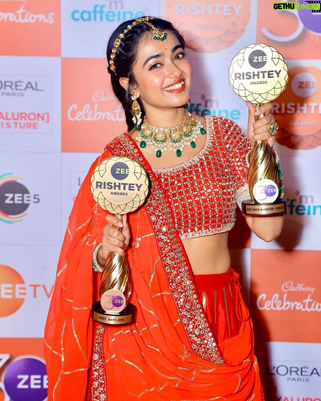 Neeharika Roy Instagram - Winning an award is always an amazing moment of life ... Specially ZEE RISHTEY AWARDS❤️ 🌟BEST NAYI JODI 🌟BEST NAYA SADASYA - FEMALE Winning this award would not have been possible without the support of my Parents and our wonderful people from @studiolsd_ ... These are the people from whom I have derived the strength to overcome challenges to perform better at every stage. I’m Thankful to @studiolsd TEAM PYAAR KA PEHLA NAAM - RADHA MOHAN ❤️ @zeetv @zee5shows