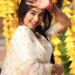 Neeharika Roy Instagram – Live in the Sunshine☀️
.
.
.
.
📸- @siddheshpawarphotogrphy 

#neeharikaroy #radha #radhamohan #zeetv Kusum sarovara