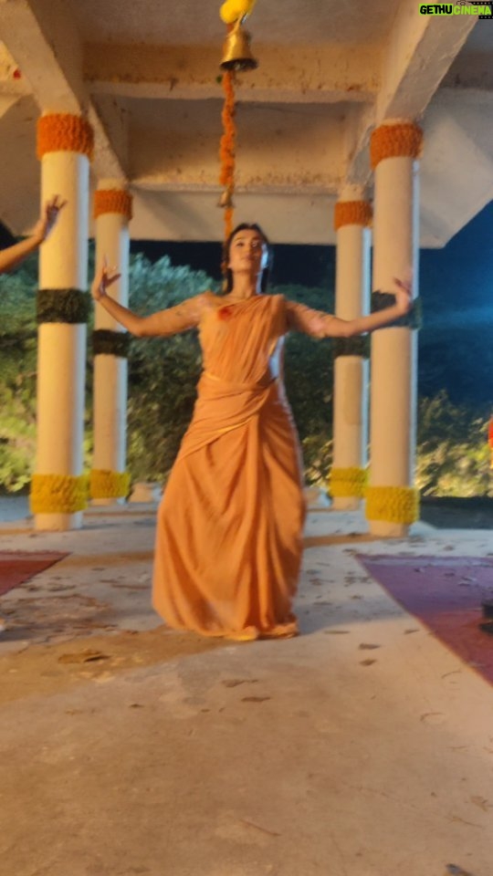 Neeharika Roy Instagram - One of the toughest form of dance done so smoothly...Tandav coming soon #directionchoreography with @theneeharikaroyofficial #bts #radhemohan #keepwatching #lsdfilms #Rehearsals #toughestformofdance
