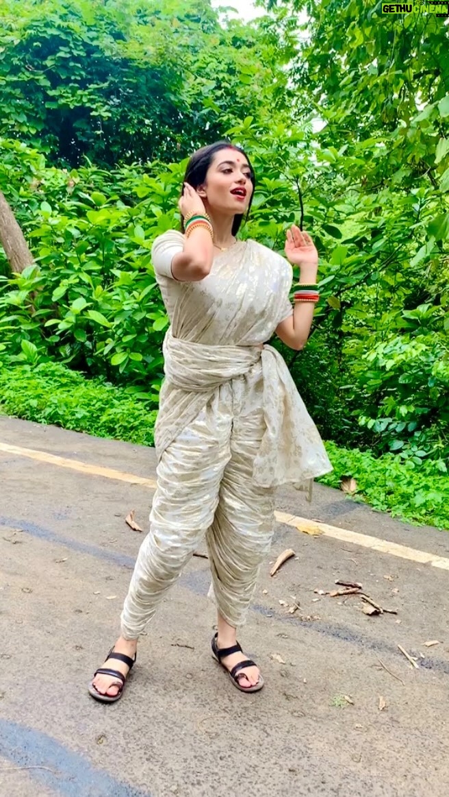 Neeharika Roy Instagram - ⛈️ 🎥 - @sambhabana_mohanty ❤️ #neeharikaroy #radha #bts Filmcity Goregaon