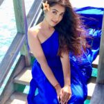 Neeharika Roy Instagram - लहरों पे नाचें किरणों की परियाँ मैं खोई, जैसे सागर में नदियाँ💙 #neeharikaroy