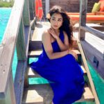 Neeharika Roy Instagram – लहरों पे नाचें किरणों की परियाँ
मैं खोई, जैसे सागर में नदियाँ💙

#neeharikaroy