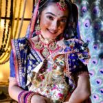 Neeharika Roy Instagram - जो है मेरा सब है तेरा तुझपे है ये जीवन अर्पण इन चरणो मे फूल चढाने आयी तेरी राधा मोहन !! 🦚💙 #neeharikaroy #radha