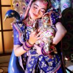 Neeharika Roy Instagram - जो है मेरा सब है तेरा तुझपे है ये जीवन अर्पण इन चरणो मे फूल चढाने आयी तेरी राधा मोहन !! 🦚💙 #neeharikaroy #radha