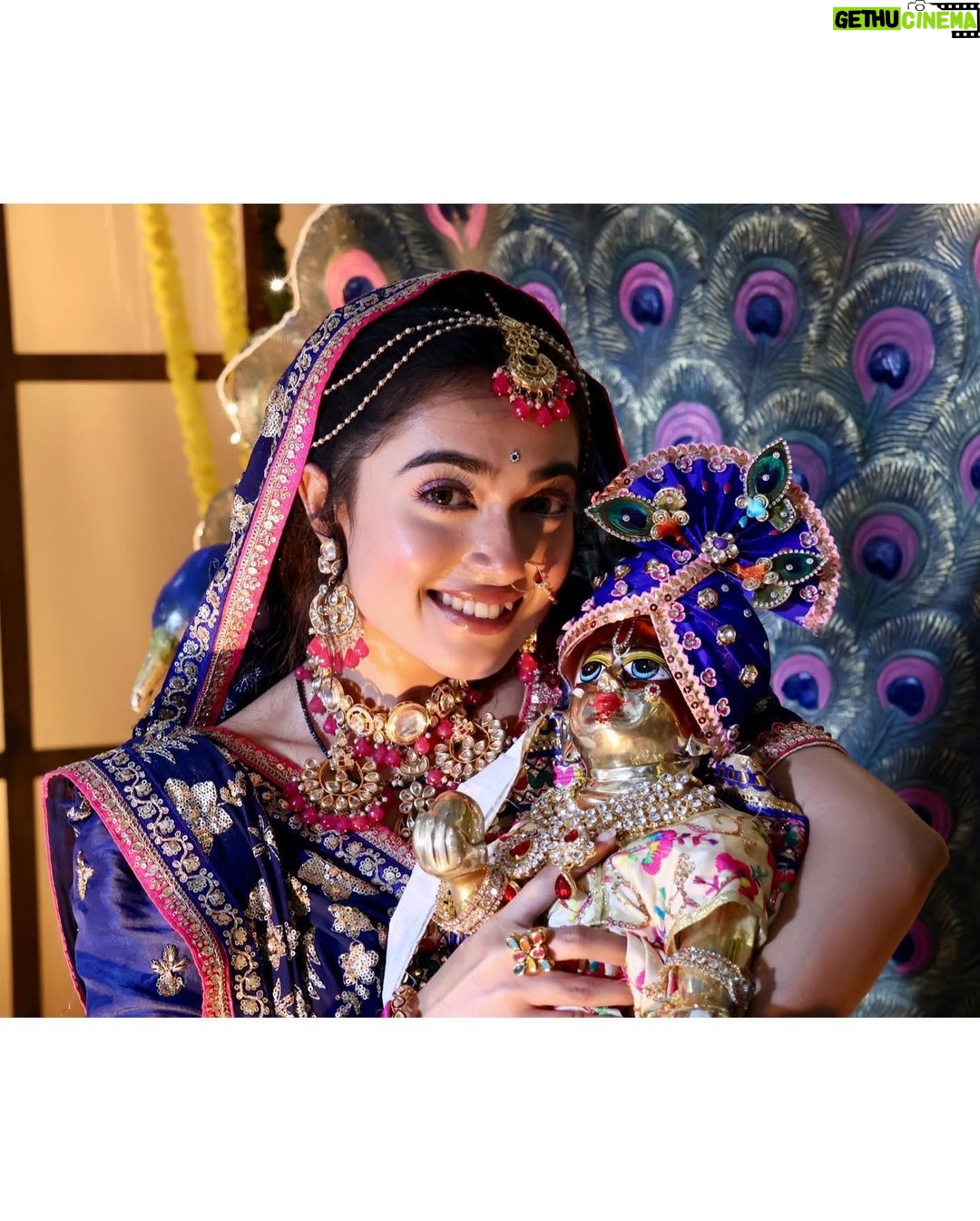 Neeharika Roy - 30.4K Likes - जो है मेरा सब है तेरा
तुझपे है ये जीवन अर्पण
इन चरणो मे फूल चढाने
आयी तेरी राधा मोहन !! 🦚💙
#neeharikaroy #radha