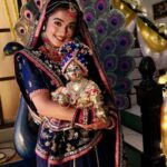 Neeharika Roy Instagram - जो है मेरा सब है तेरा तुझपे है ये जीवन अर्पण इन चरणो मे फूल चढाने आयी तेरी राधा मोहन !! 🦚💙 #neeharikaroy #radha