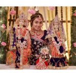 Neeharika Roy Instagram - जो है मेरा सब है तेरा तुझपे है ये जीवन अर्पण इन चरणो मे फूल चढाने आयी तेरी राधा मोहन !! 🦚💙 #neeharikaroy #radha