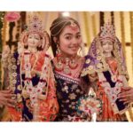 Neeharika Roy Instagram - जो है मेरा सब है तेरा तुझपे है ये जीवन अर्पण इन चरणो मे फूल चढाने आयी तेरी राधा मोहन !! 🦚💙 #neeharikaroy #radha
