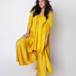 Neha Dhupia Instagram - Feeling yawesome!!! 😜 . . . . . , @kapilcharaniya @makeupbynayan @aaliyahussainhairmakeupcreator @studiometallurgy @ayeshakhanna20 @officialharshharsh