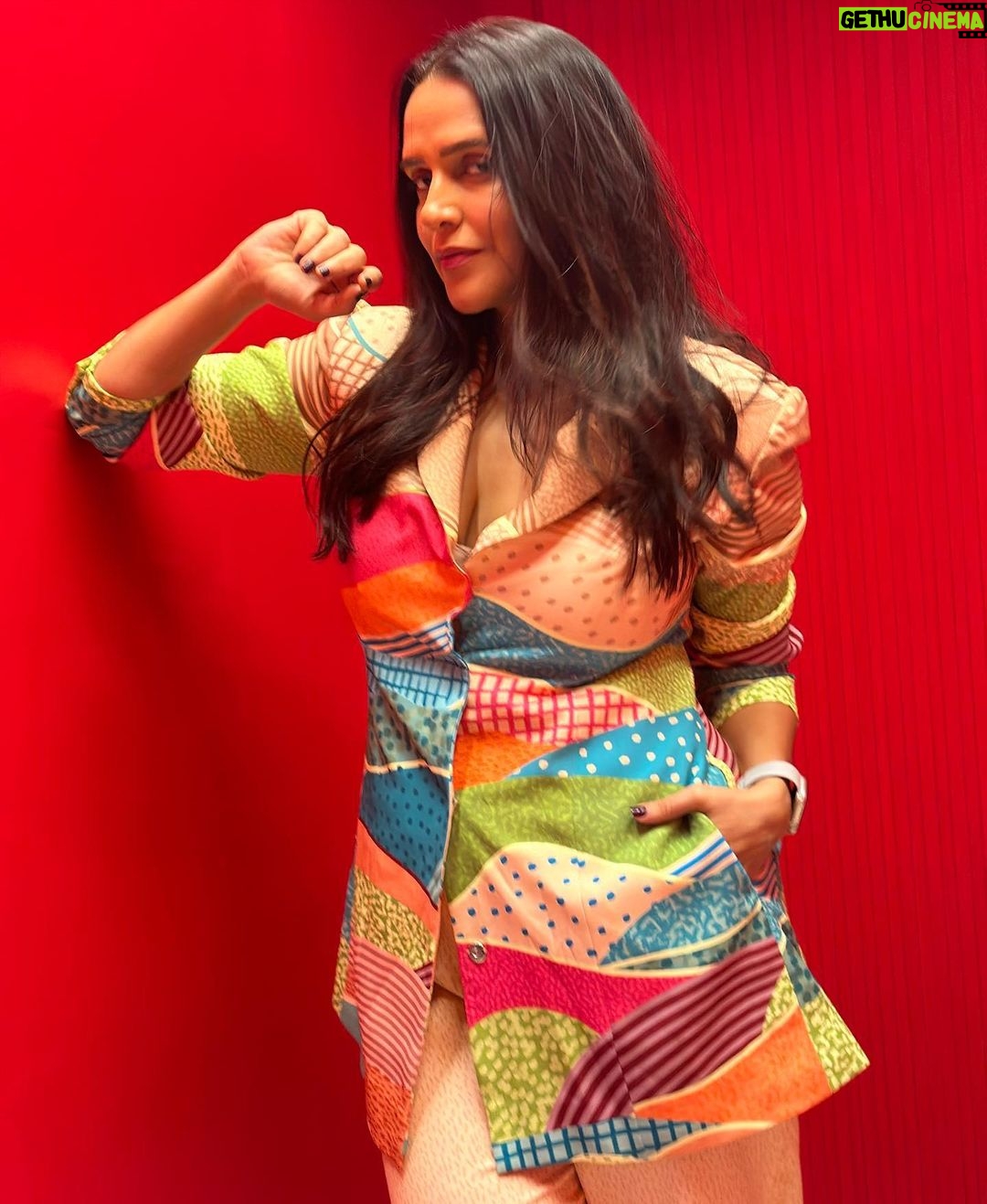 Neha Dhupia Instagram - Last looks also of 2023 🎈 . . . . . . . . @pankajandnidhi @mitavaswani