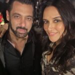 Neha Dhupia Instagram - Ok that escalated fast … from date night with husband ❤️to a birthday bash for the books !!!! 😍 Happy birthday to the coolest @beingsalmankhan 😍 Last pic photo credit 📸 @iambobbydeol 👌😻👉 sahi ! . . . . . . . . 👗 @rannagill 💄 @mitavaswani