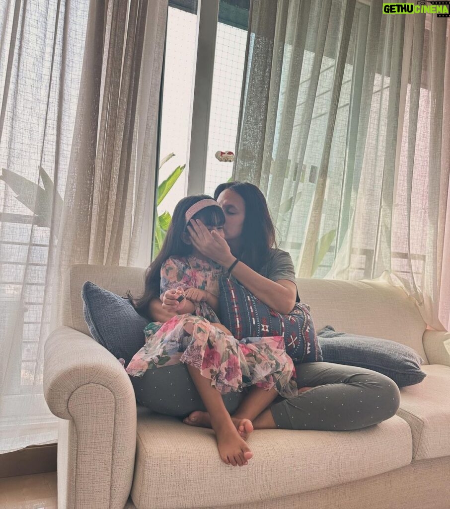 Neha Dhupia Instagram - Before life takes over … the first image we took this year … this one had to make it to the gram! ♥️🧿🎈 . . . . . #ourbabygirl #ourworld #mehr #mehrunissa @mehrdhupiabedi 😍