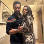 Neha Dhupia Instagram - Ok that escalated fast … from date night with husband ❤️to a birthday bash for the books !!!! 😍 Happy birthday to the coolest @beingsalmankhan 😍 Last pic photo credit 📸 @iambobbydeol 👌😻👉 sahi ! . . . . . . . . 👗 @rannagill 💄 @mitavaswani