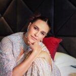 Neha Dhupia Instagram - Neha Dhupia (@nehadhupia) is one actor who has never conformed to the ideals of modern beauty. She inspires you to embrace your body the way it is and even love what could be conventionally considered as 'imperfection'. “Strangely, people learn to love their body much later in their lives. I am baffled by the beauty of how my body changed after I became a mom. Postpartum bodies are a real thing but you gotta own up to it,” says Dhupia as she exclusively shoots for HT City Showstoppers. Someone who often goes makeup free, the gorgeous actor has also never shied away from displaying her grey locks. “I was born with grey hair. I have never coloured it. I have never seen anything wrong with natural grey streak. People have started taking note of it now,” she tells us. Dhupia wears a dusty pink embellished saree teamed with a matching blouse and cape jacket by designer Disha Arora (@labeldishaarora). A diamond choker with South Sea pearls by Naulakha Jewellers (@naulakhajewellers) completes the look. Styling & creative direction: Shara Ashraf (@sharaashraf) Production: Soumya Vajpayee (@soumyavajpayee16), Zahera Kayanat (@kayanaaaaat) Story: Shweta Sunny (@shweta__sunny) Video: Smriti Jha (@photographsbysmriti) Makeup and hair: Vipul Chudasama (@vipulchudasamaofficial) and Pooja Chudasama (@poojacofficial) Drapist: Priya Rajge (@priya_rajge_makeup._hair_) Location: Taj Lands End, Mumbai (@tajlandsend) #nehadhupia #nehadhupiafans #nehadhupiafc #saree #sareelove #sareelover #sareelovers #dishaarora #naulakhajewellers #wedding #weddingseason #weddingwear #weddingoutfit #weddingoutfits #shaadiseason #shaadilove #weddinginspiration #fashion #fashioninsta #fashionstyle #style #fashionnova #fashiongram #fashionista #htcityshowstoppers @nehadhupia.fc @nehadhupia.fp @_nehadhupia_fc @neha.dhupia_fans @nehadhupiafanclub