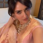 Neha Sharma Instagram - सर्व मंगल मांगल्ये शिवे सर्वार्थ साधिके शरण्ये त्र्यम्बके गौरी नारायणी नमोस्तुते। शरदीय नवरात्रि की हार्दिक शुभकामनाएं! Gujarat, India