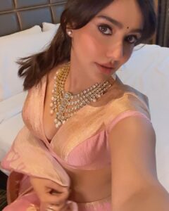 Neha Sharma Instagram - सर्व मंगल मांगल्ये शिवे सर्वार्थ साधिके शरण्ये त्र्यम्बके गौरी नारायणी नमोस्तुते। शरदीय नवरात्रि की हार्दिक शुभकामनाएं! Gujarat, India