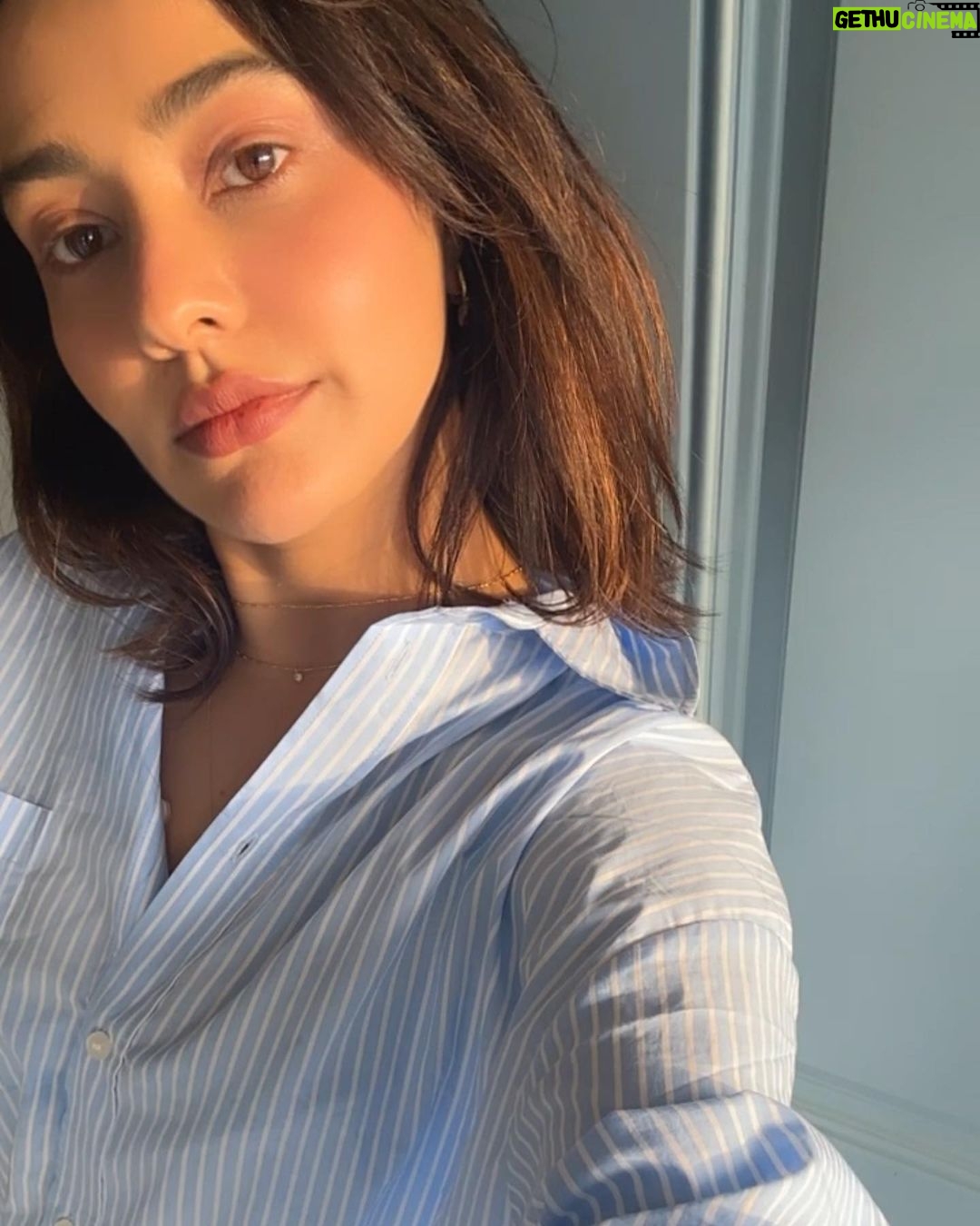 Neha Sharma Instagram - Live life for those unscripted moments of sheer joy with your family. 💙🤍 Cape Cod, Massachussets