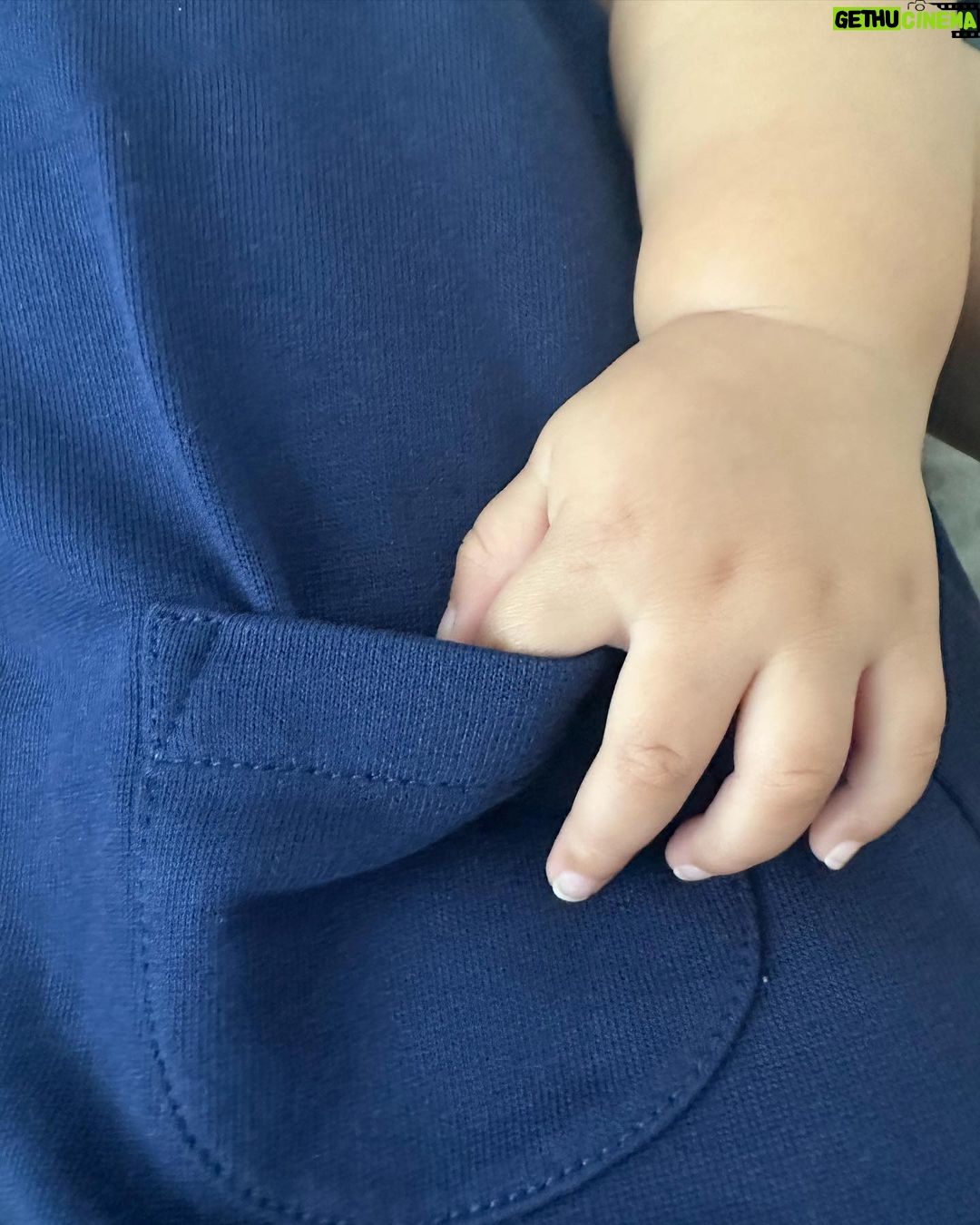 Neha Sharma Instagram - Living the best aunty life with my angel..loving being your Masi ❤️🧿 #justmilliethings #masiandMillie Chicago, Illinois