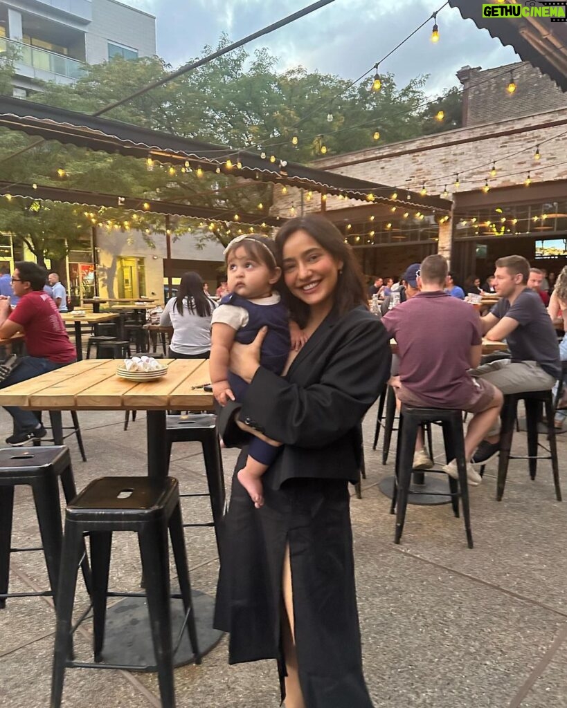Neha Sharma Instagram - Living the best aunty life with my angel..loving being your Masi ❤🧿 #justmilliethings #masiandMillie Chicago, Illinois