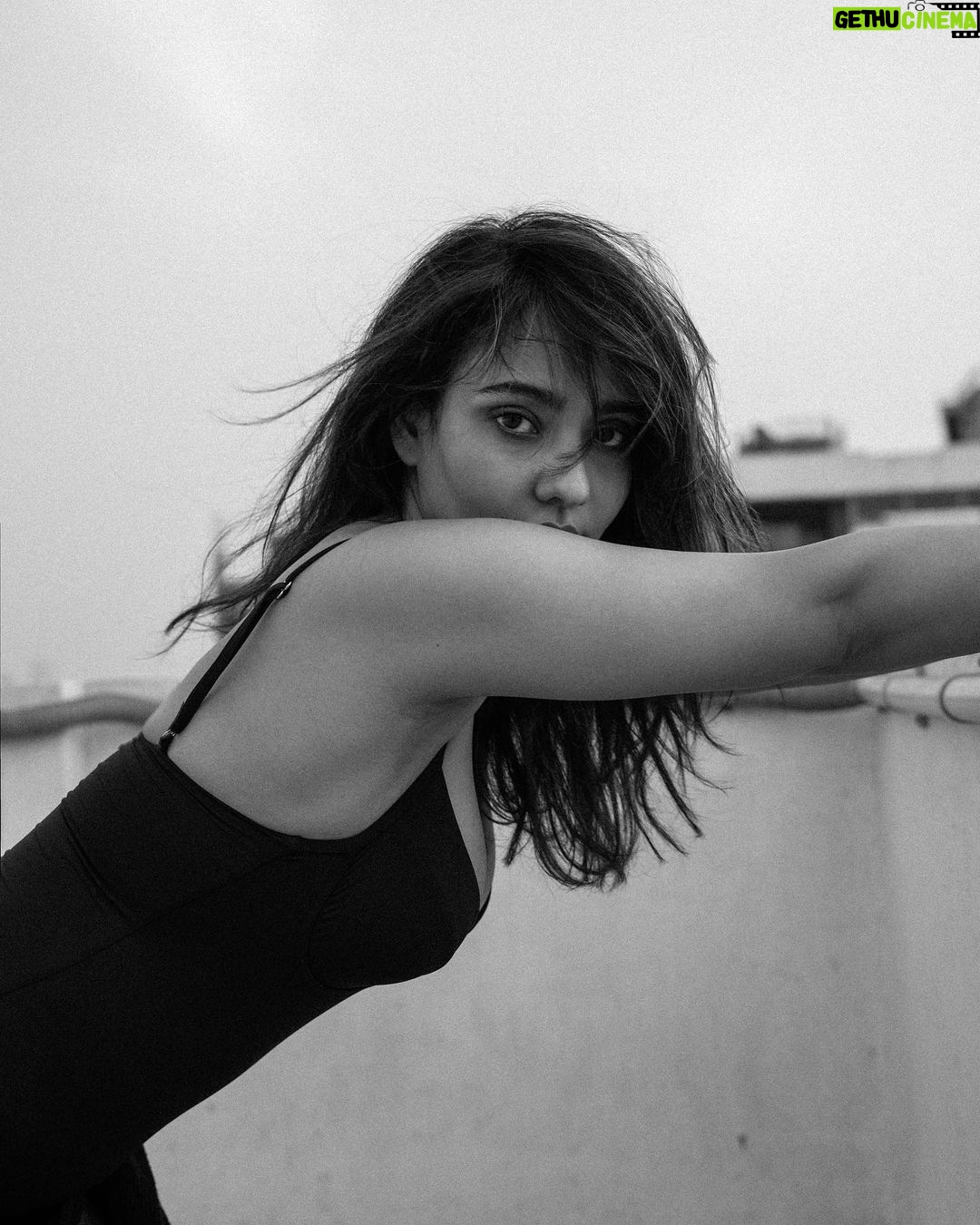Neha Sharma Instagram - Make em stop and stare 💋