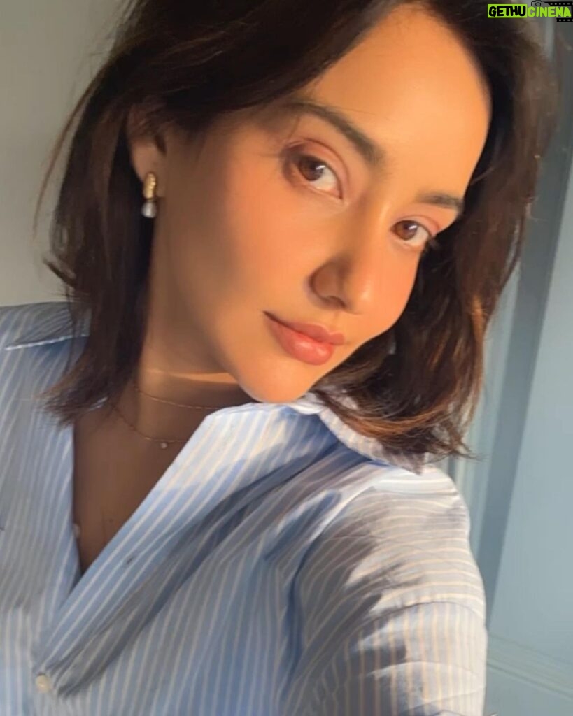 Neha Sharma Instagram - Live life for those unscripted moments of sheer joy with your family. 💙🤍 Cape Cod, Massachussets