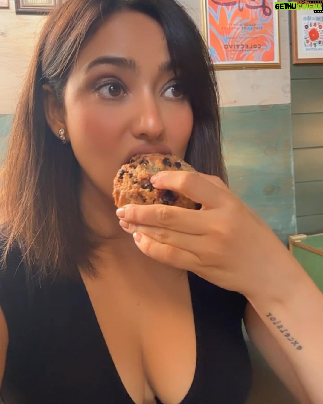 Neha Sharma Instagram - ☕️🧁 Me Doing me … Chicago, Illinois