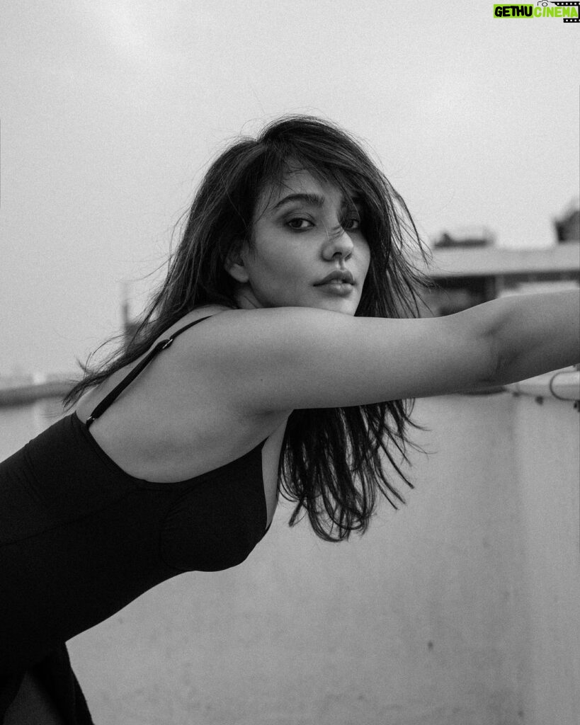 Neha Sharma Instagram - Make em stop and stare 💋