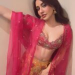 Neha Sharma Instagram - 💛🌸💗💫It’s that time of the year..Happy Makar Sankranti! #pongal #lohri #uttarayan ..to all celebrating..love and light Gujrat, India